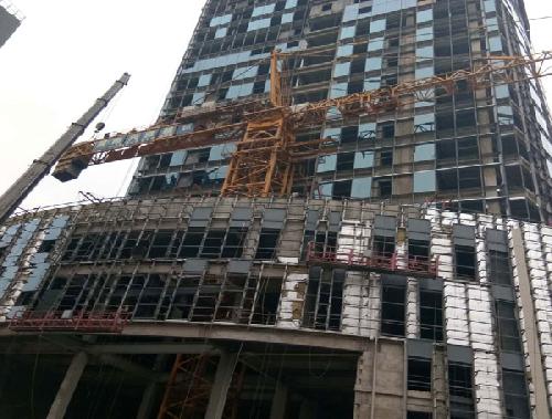 洛阳正大广场拆塔吊