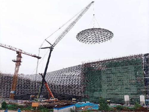 科技馆不锈钢穹顶施工作业